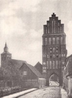 /album/fotogalerie-brandenburger-tor/brandenburger-tor-mit-petri-kirche-1928-ca-web-jpg1/